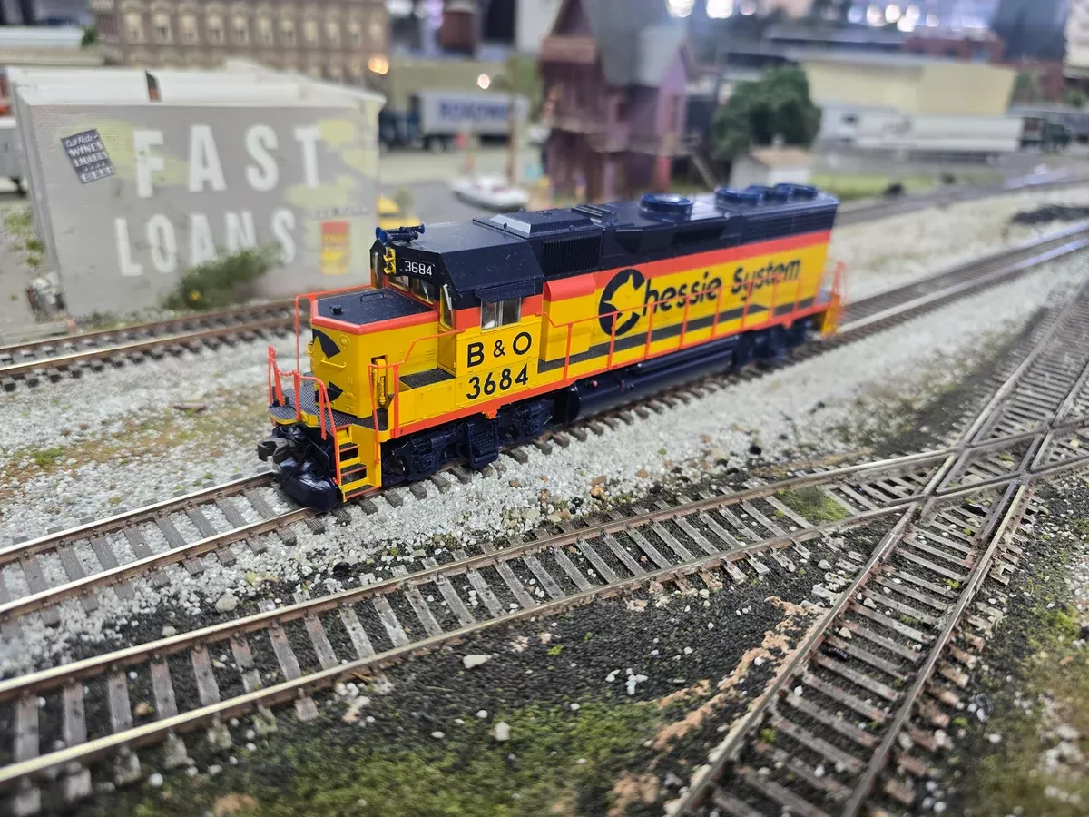 Atlas 8907 HO Scale EMD GP40 Chessie System B&O 6984 - USED