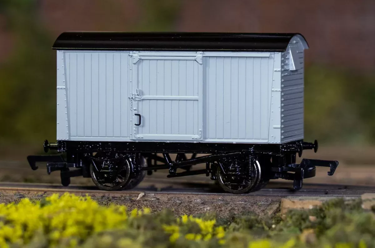 Bachmann 77412 HO Scale Thomas & Friends 12 Ton Box Van - Gray