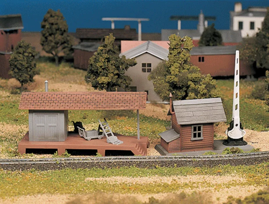Bachmann Plasticville 45977 O Gauge Loading Platform with Shanty