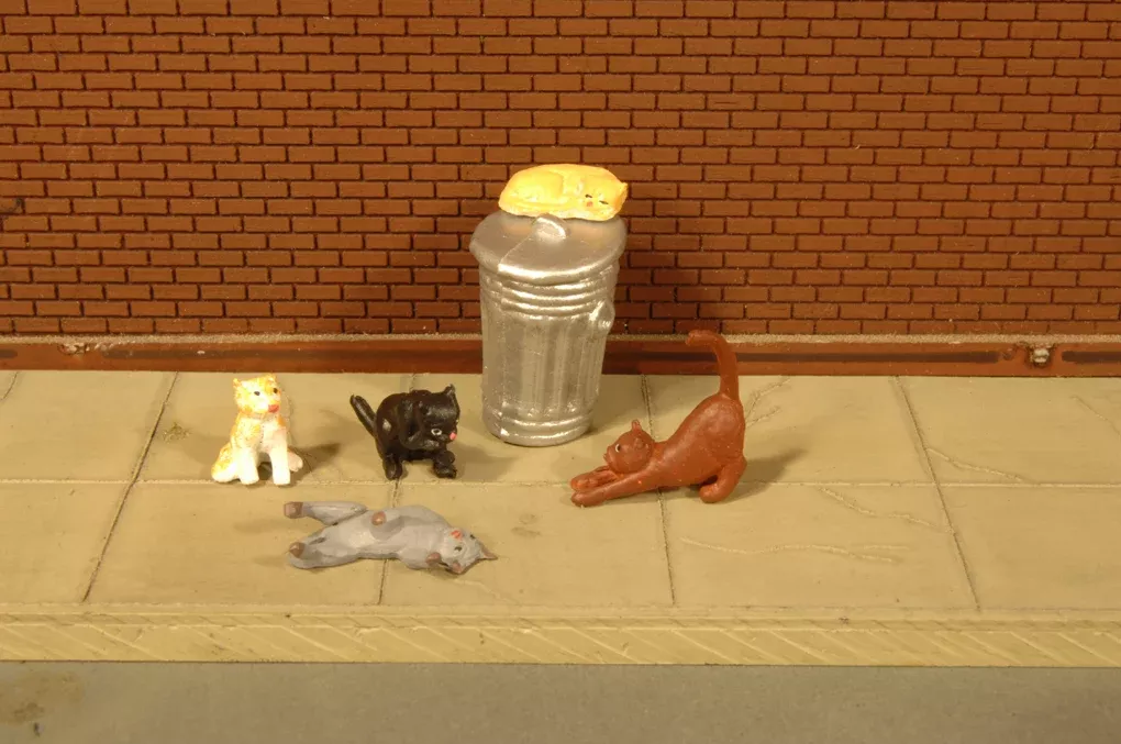 Bachmann SceneScapes 33107 HO Scale Cats with Garbage Can Figures (6 Pack)