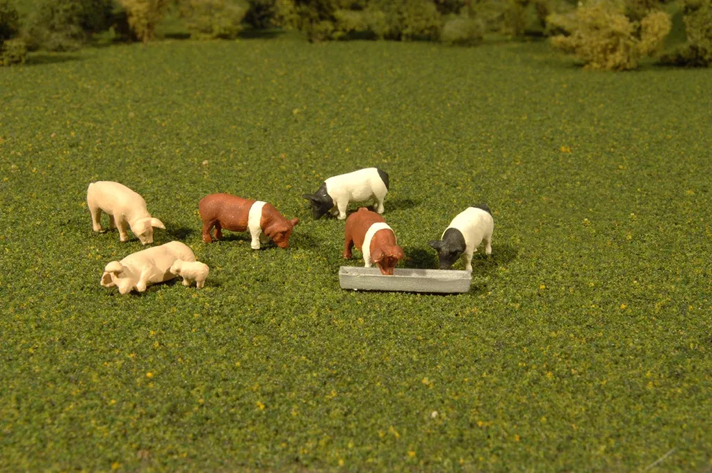 Bachmann SceneScapes 33168 O Scale Pig Figures (7 Pack)