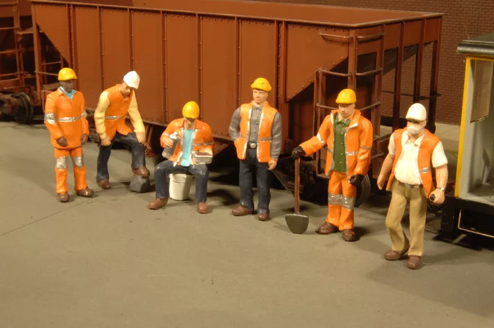 Bachmann SceneScapes 33256 N Scale Maintenance Workers Figures (6 Pack)