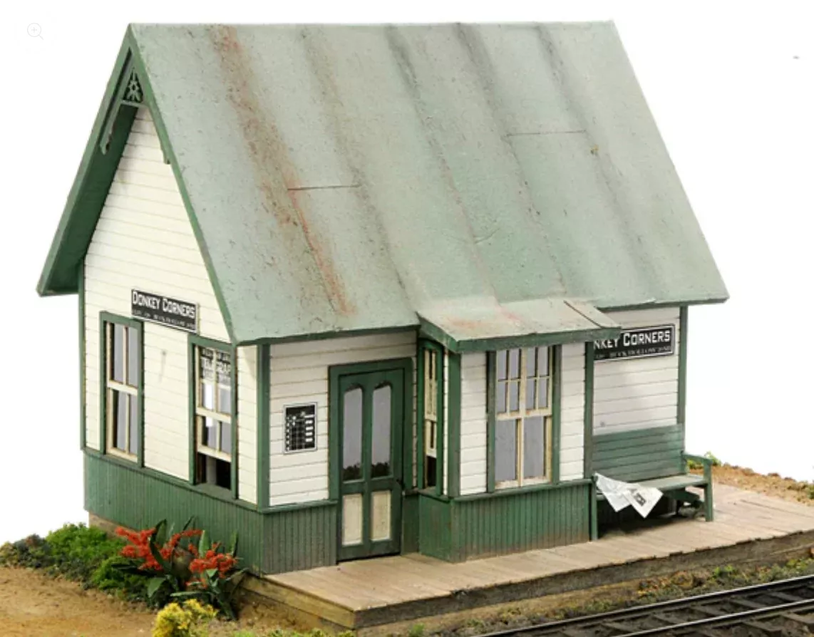 Banta Modelworks 2108 HO Scale Donkey Corners Depot Craftsman Kit