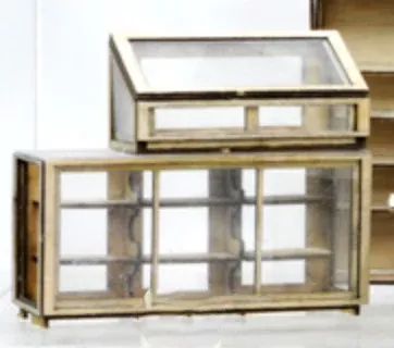 Banta Modelworks 707 O Scale Two Glass Cases