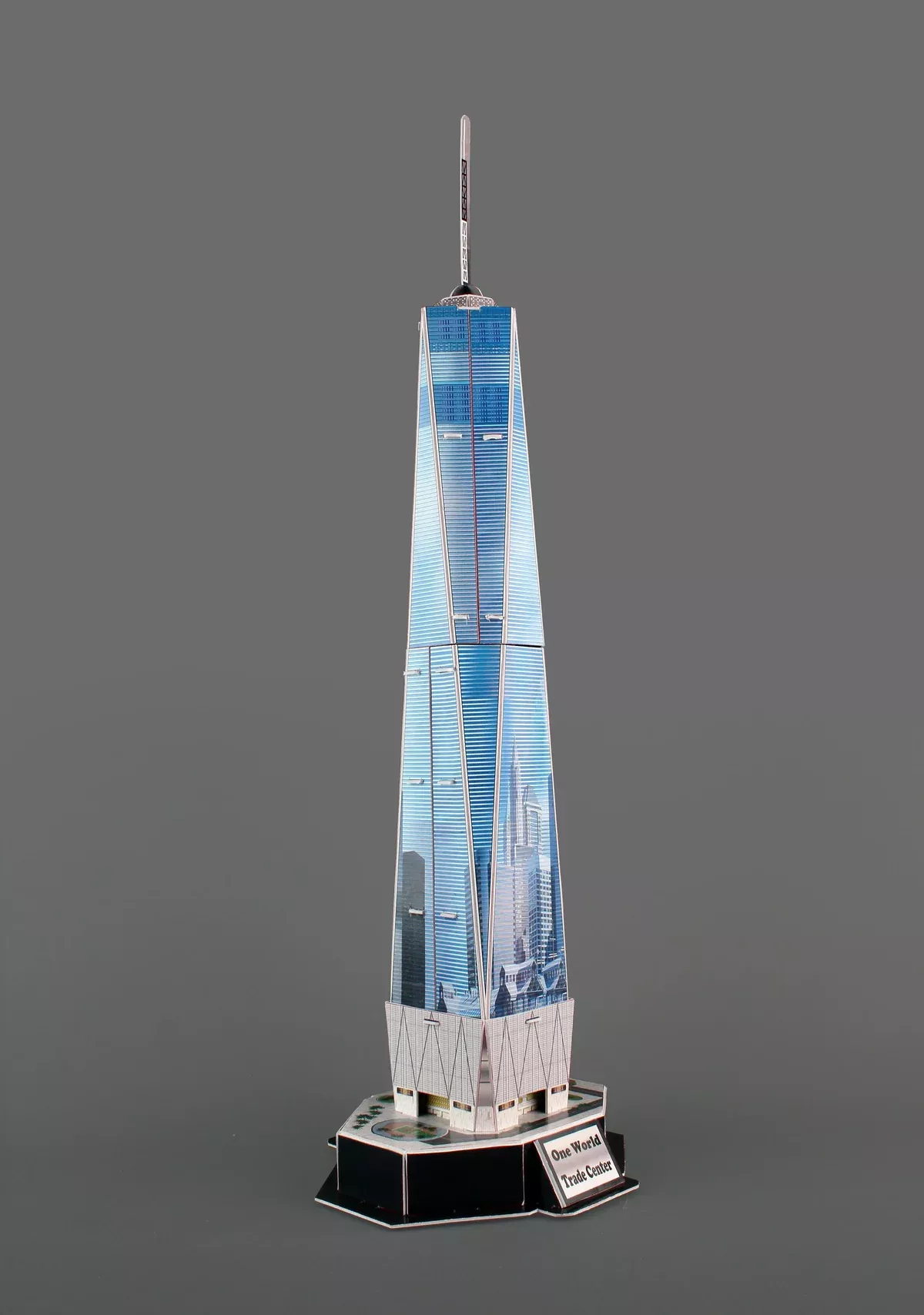 Daron CF159H One World Trade 23 Piece 3D Puzzle