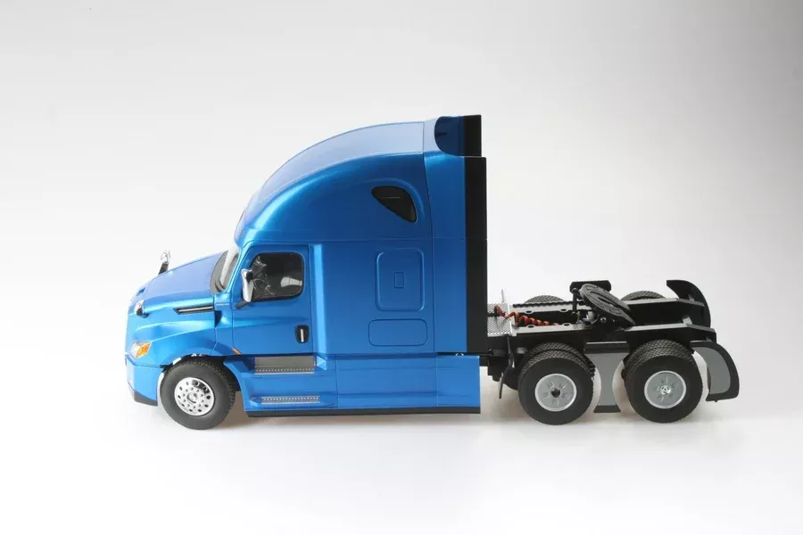 Diecast Masters 27006 1/16th Scale Freightliner Cascadia Raised Roof Sleeper Cab