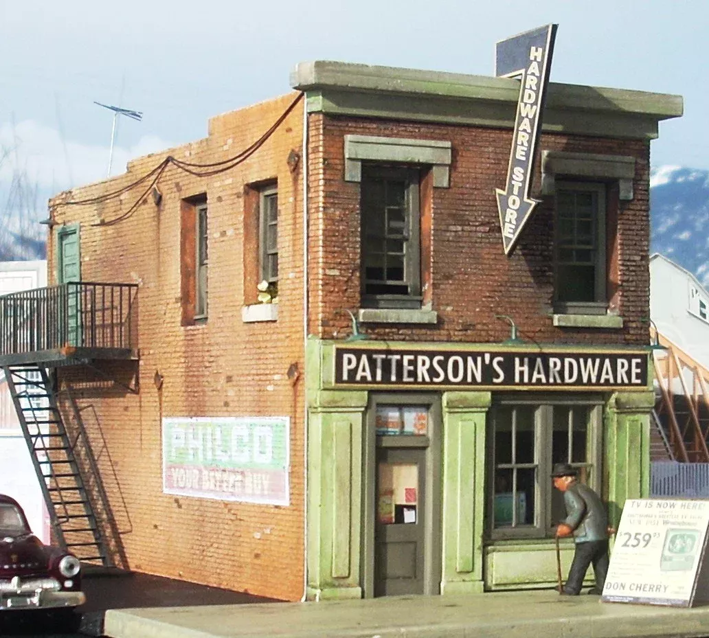 Downtown Deco 48 O Scale Patterson's Hardware Store Cast Hydrocal Building Kit