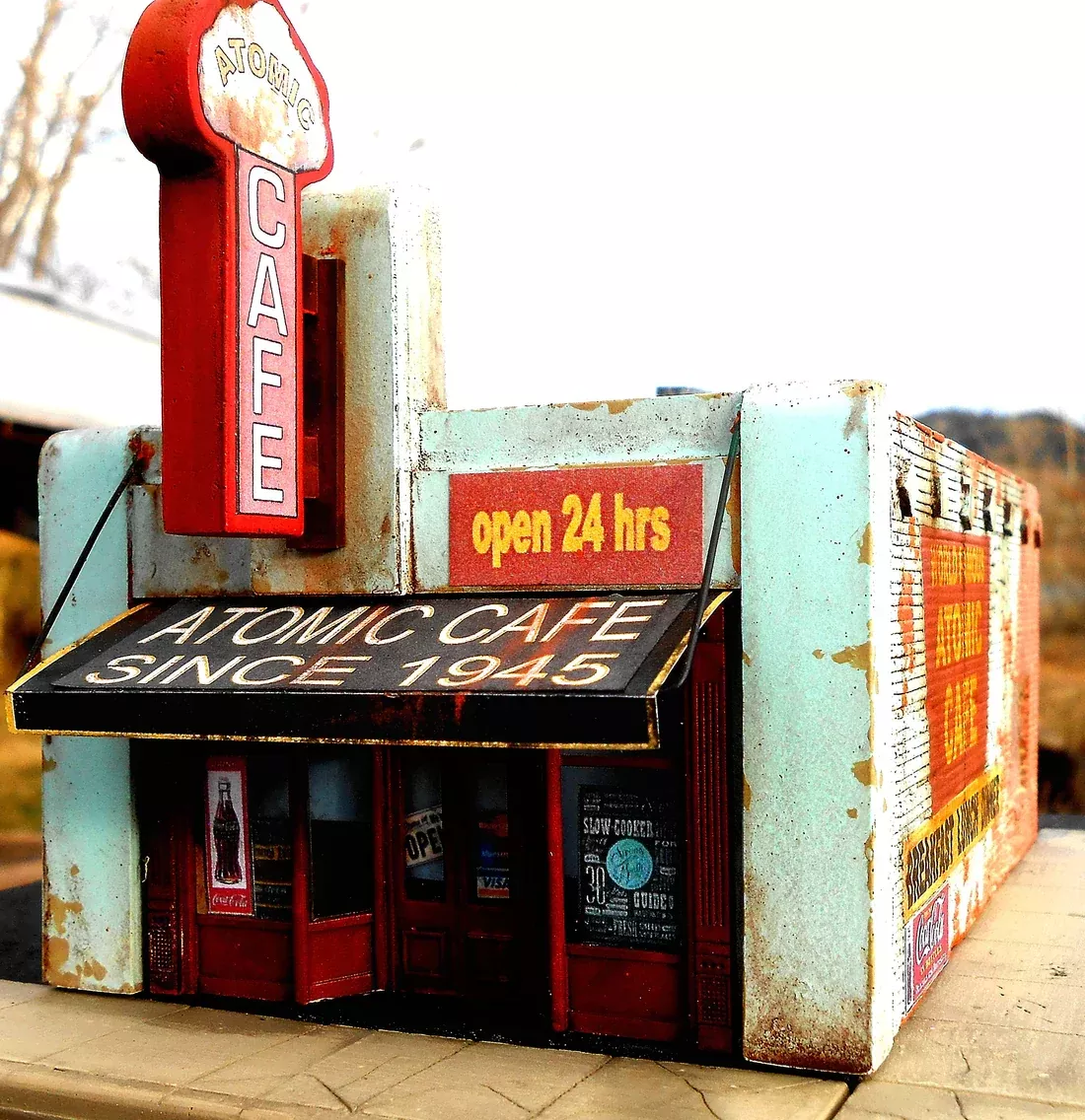 Downtown Deco 56 O Scale Atomic Cafe Cast Hydrocal Building Kit