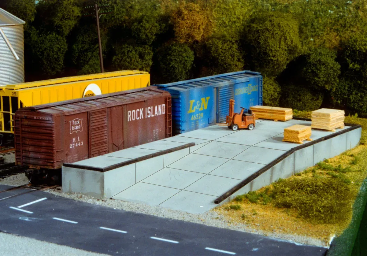 Pikestuff 541-0017 HO Scale Loading Dock & Ramp Kit
