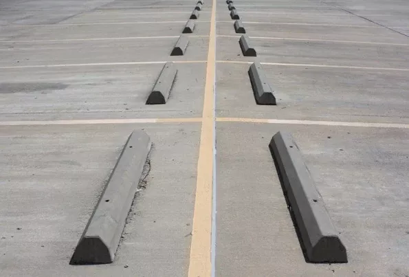 Pikestuff 541-1016 HO Scale Concrete Parking Barriers (12 Pack)