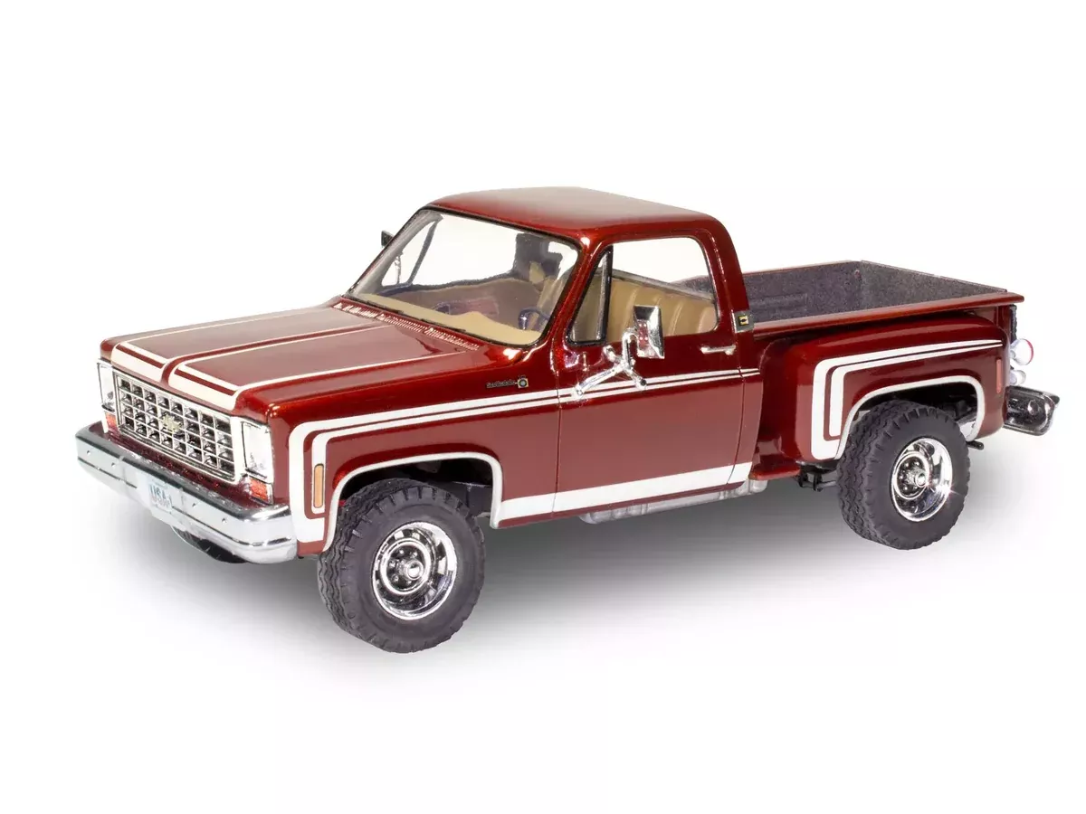 Revell 85-4486 1/24 1976 Chevy Sport Stepside Pickup Model Kit