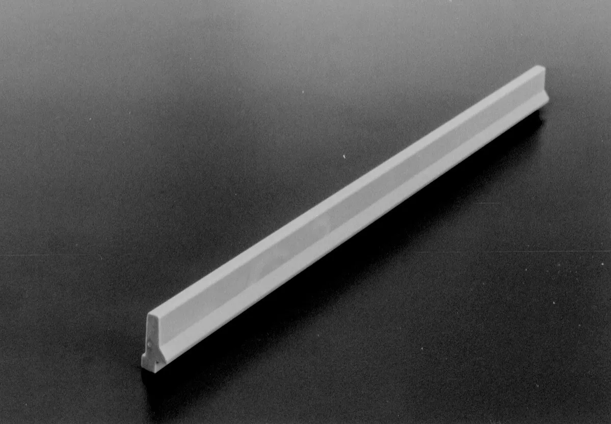Rix Products 628-0114 HO Scale Modern Bridge Railings (4 Pack)