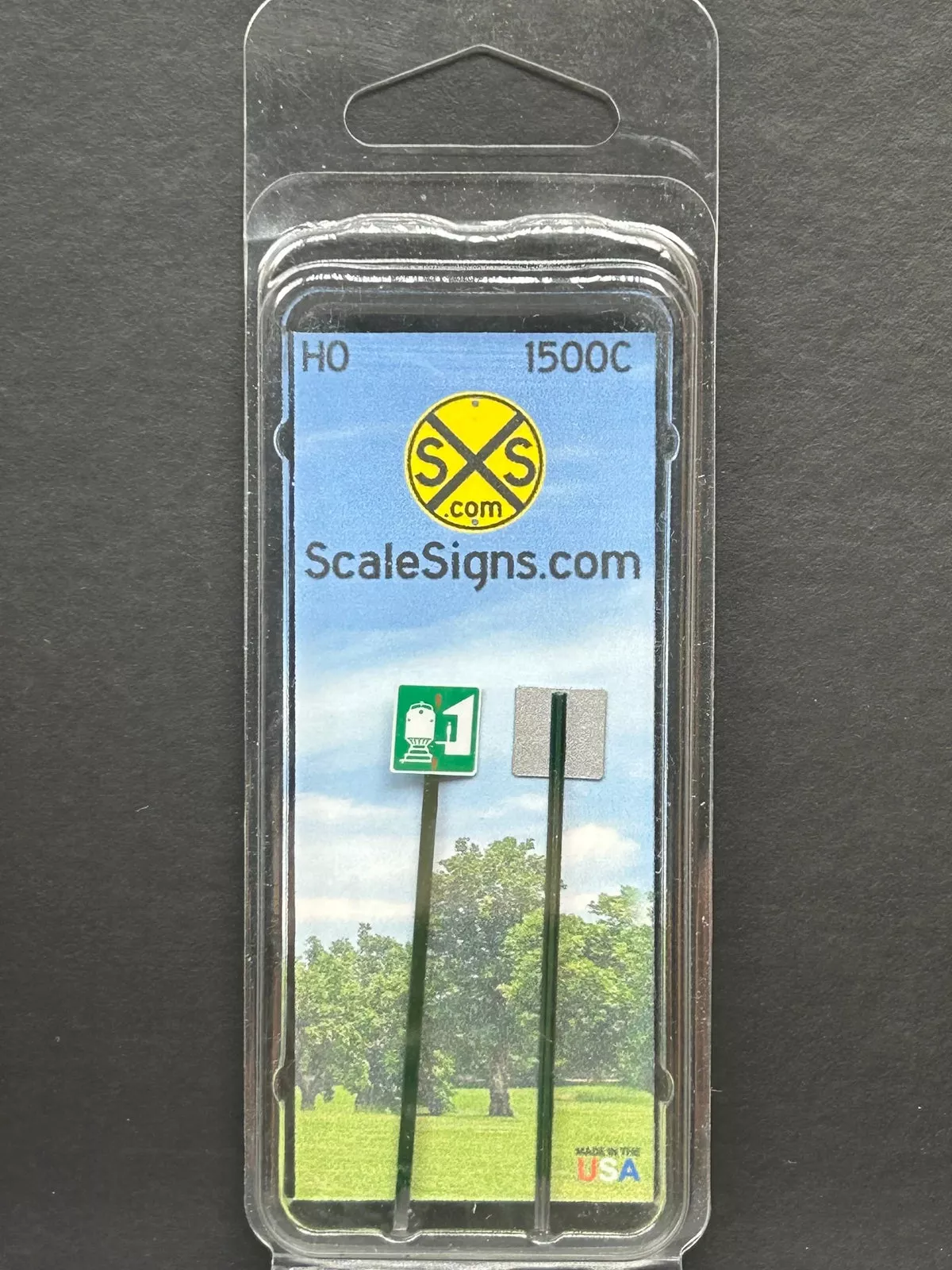 ScaleSigns HO-1500C HO Scale Train Station Sign (2 Pack)