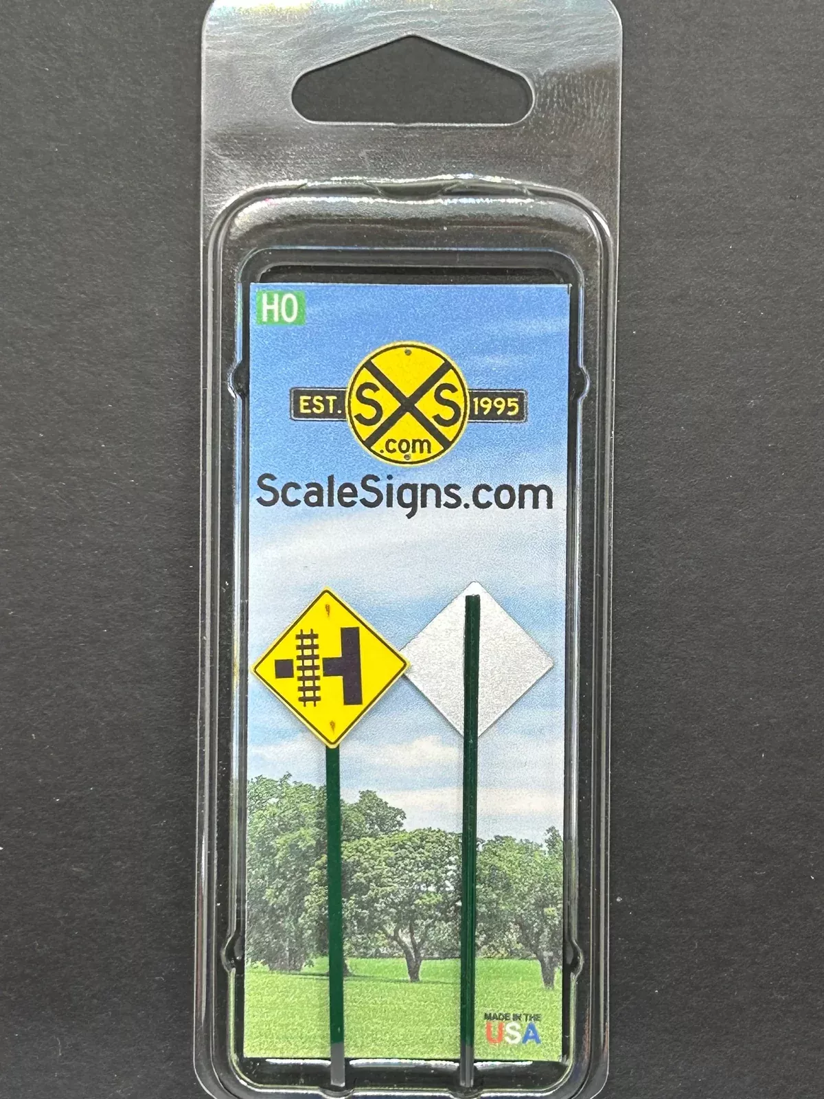 ScaleSigns HO-2013CR HO Scale Railroad Crossing Right Sign (2 Pack)