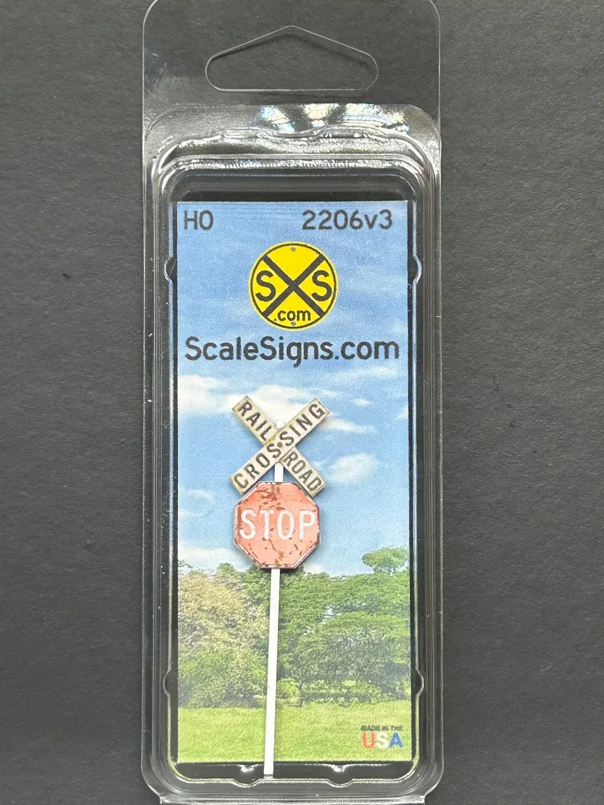 ScaleSigns HO-2206-v3 HO Scale Crossbucks and Stop Sign with Light Rust