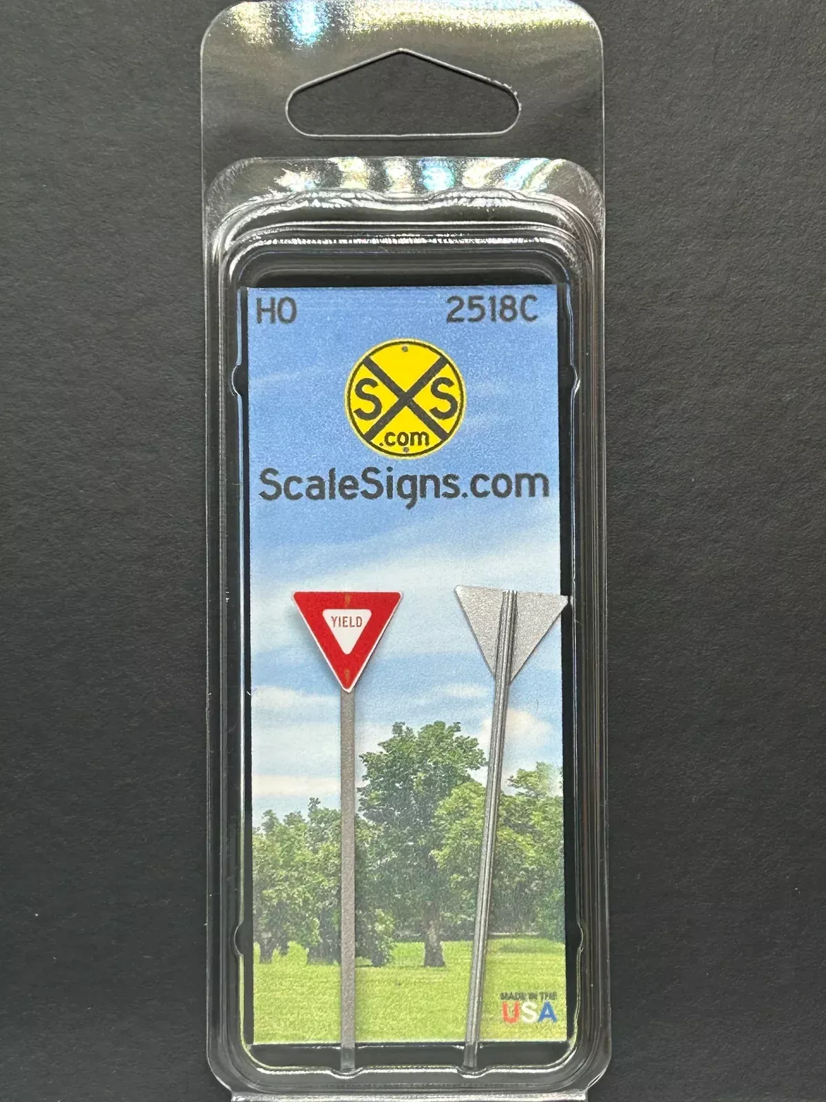 ScaleSigns HO-2518C HO Scale Yield Sign (2 Pack)