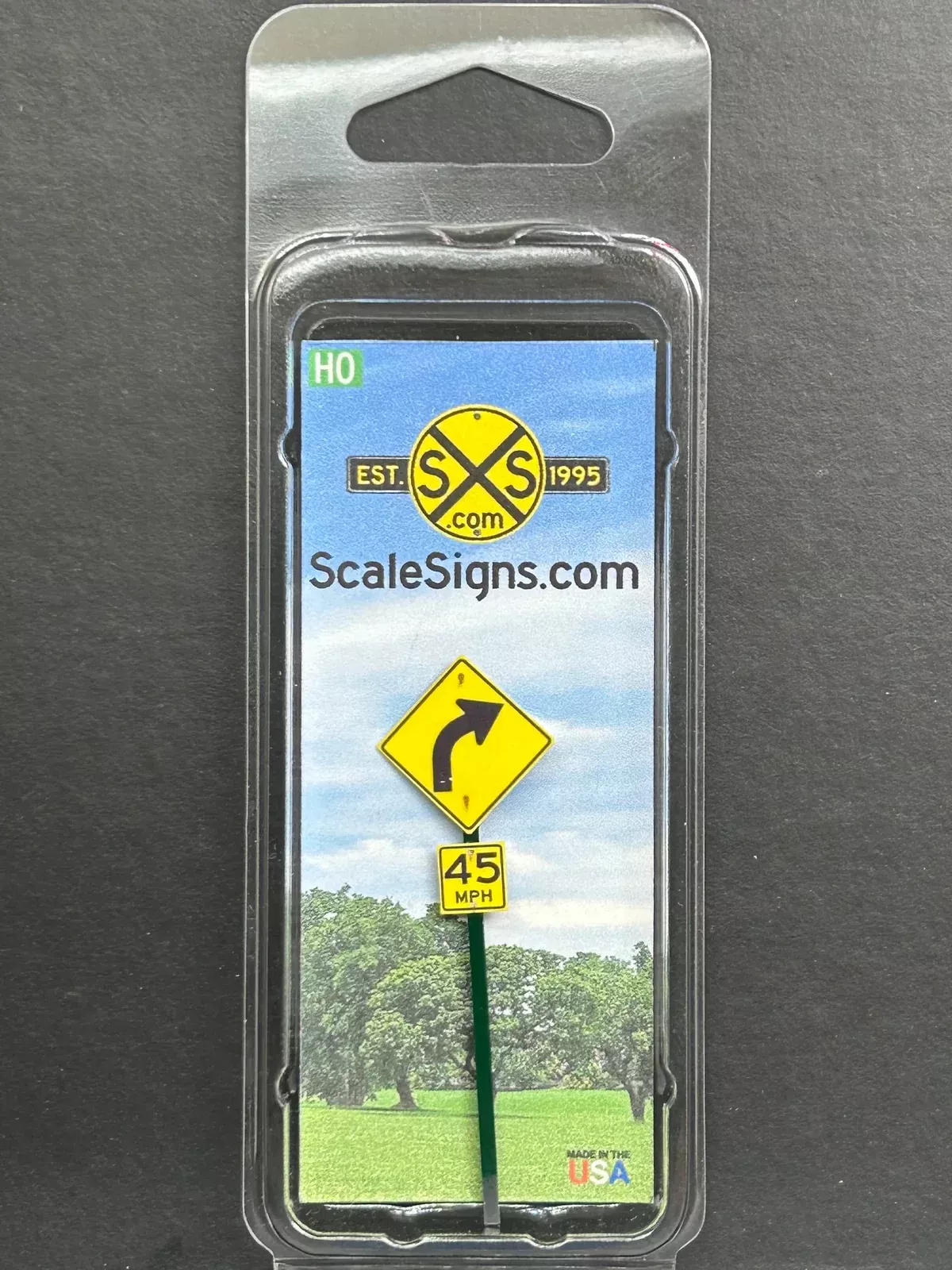 ScaleSigns HO-3001CR HO Scale Right Turn with 45mph Sign