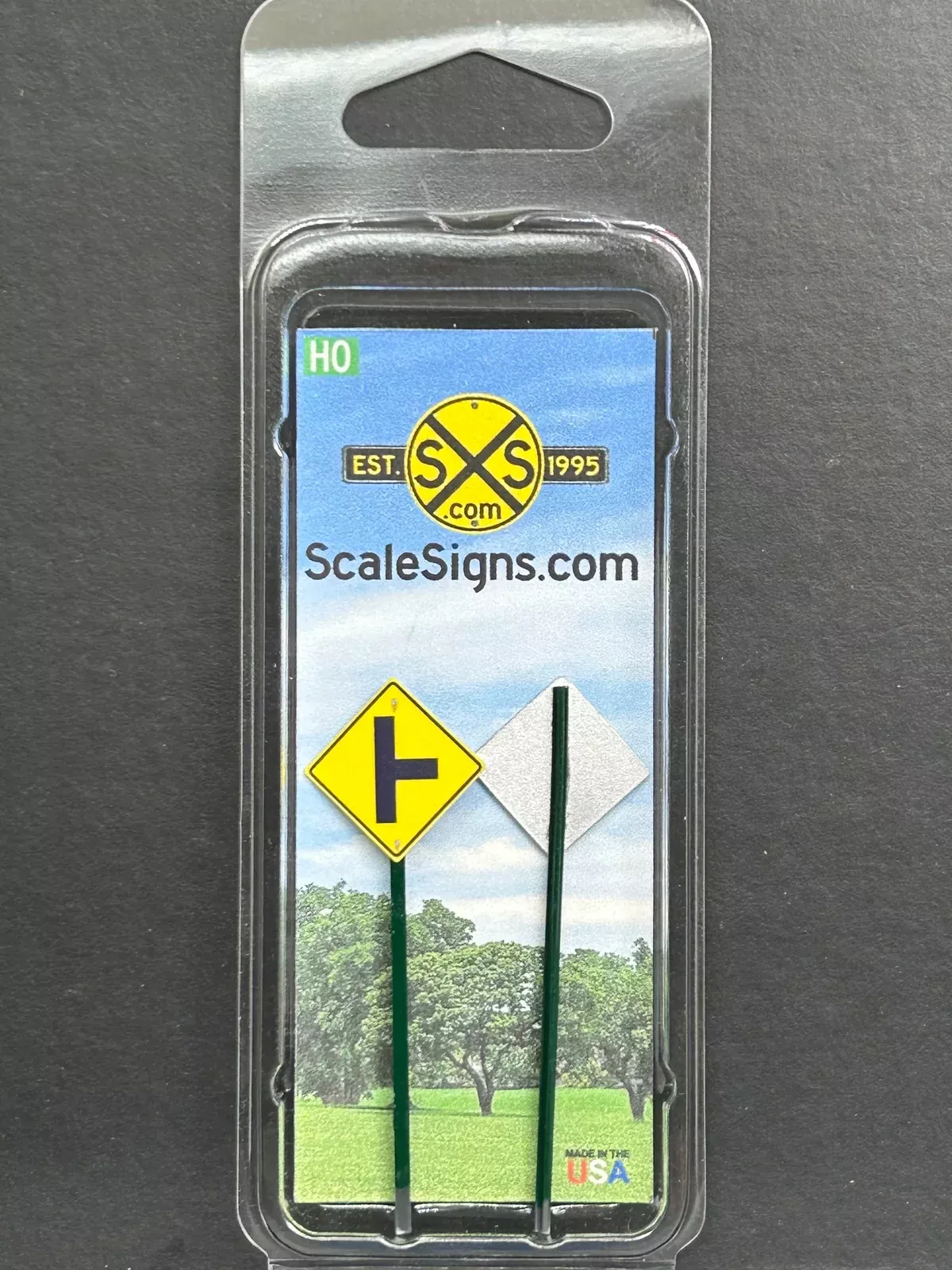 ScaleSigns HO-3035CR HO Scale Right Side Road Intersection Sign (2 Pack)
