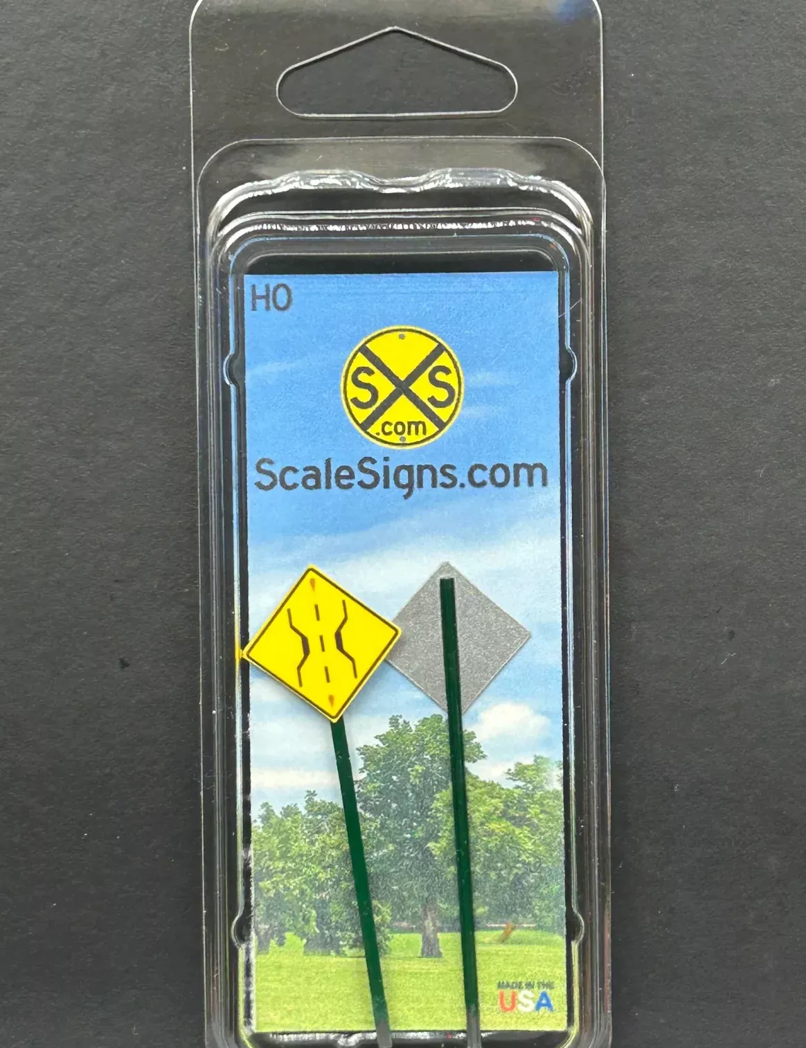 ScaleSigns HO-3064C HO Scale Road Narrows Sign (2 Pack)