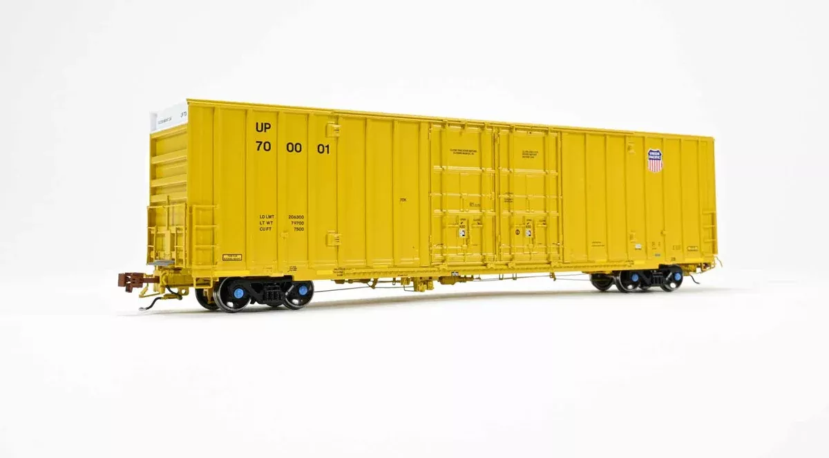 ScaleTrains Rivet 41024 HO Scale Trinity 60' 7500 12' Plug-Door High-Cube Boxcar Union Pacific UP 700095 (Anti-Vandalism Reporting Marks with Conspicuity Stripes)