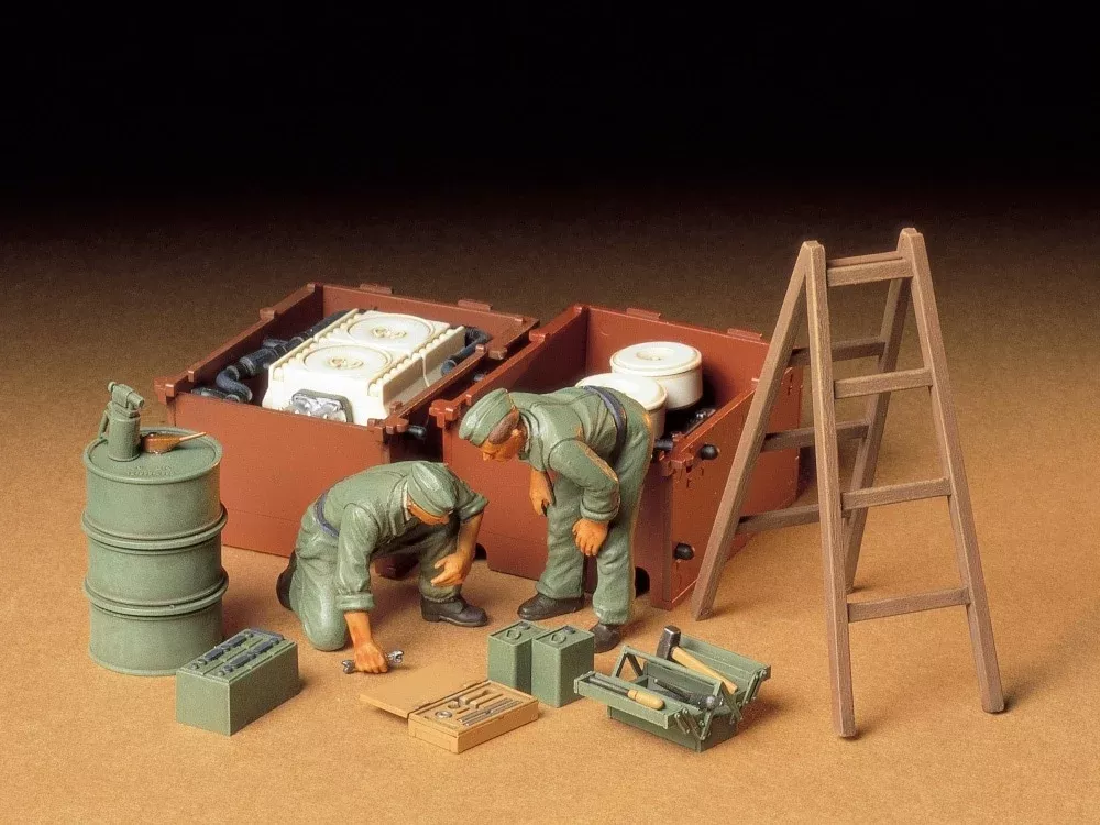 Tamiya 35180 1/35 German Tank Maintenance Crew Figure Set