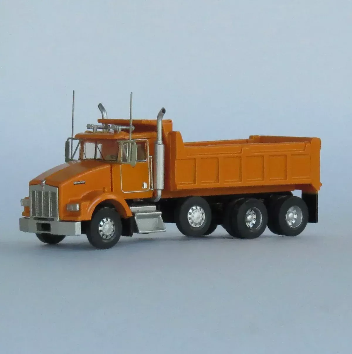 Trainworx 48076 N Scale Kenworth T800 Dump Truck - DOT Orange