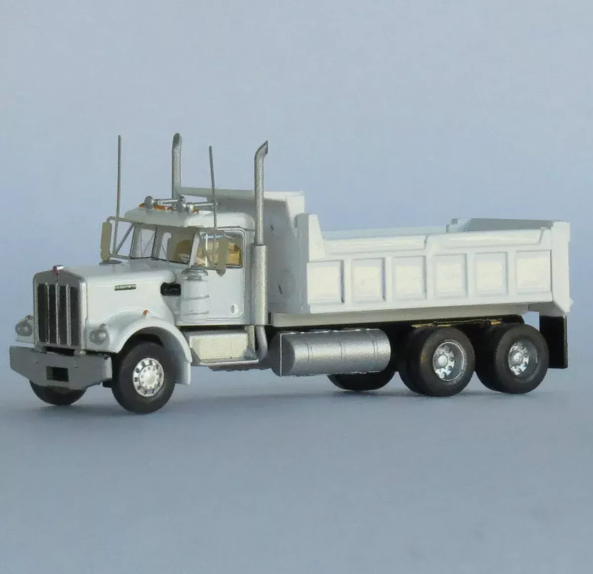 Trainworx 49072 N Scale Kenworth W900 Dump Truck - White