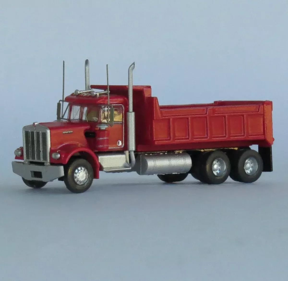 Trainworx 49073 N Scale Kenworth W900 Dump Truck - Red