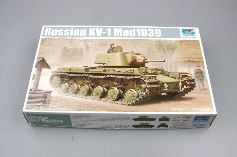 Trumpeter Scale Models 1561 1/35 Soviet KV-1 Model 1939 Heavy Tank Model Kit