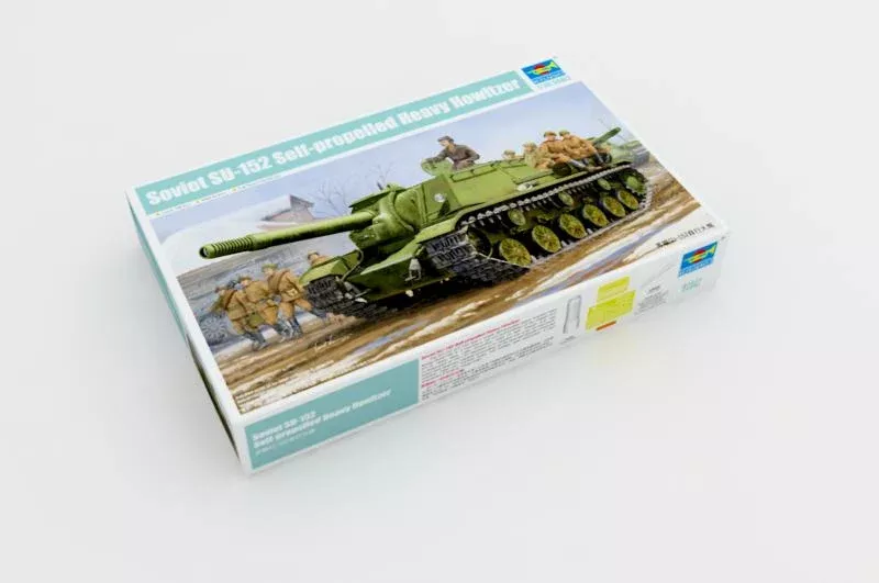 Trumpeter Scale Models 1571 1/35 Soviet SU-152 Self-Propelled Heavy Howitzer Early Version Model Kit