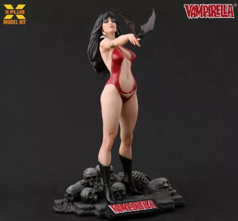 X-Plus Models 22354 1/8 Vampirella Jose Gonzalez Version Figure Kit